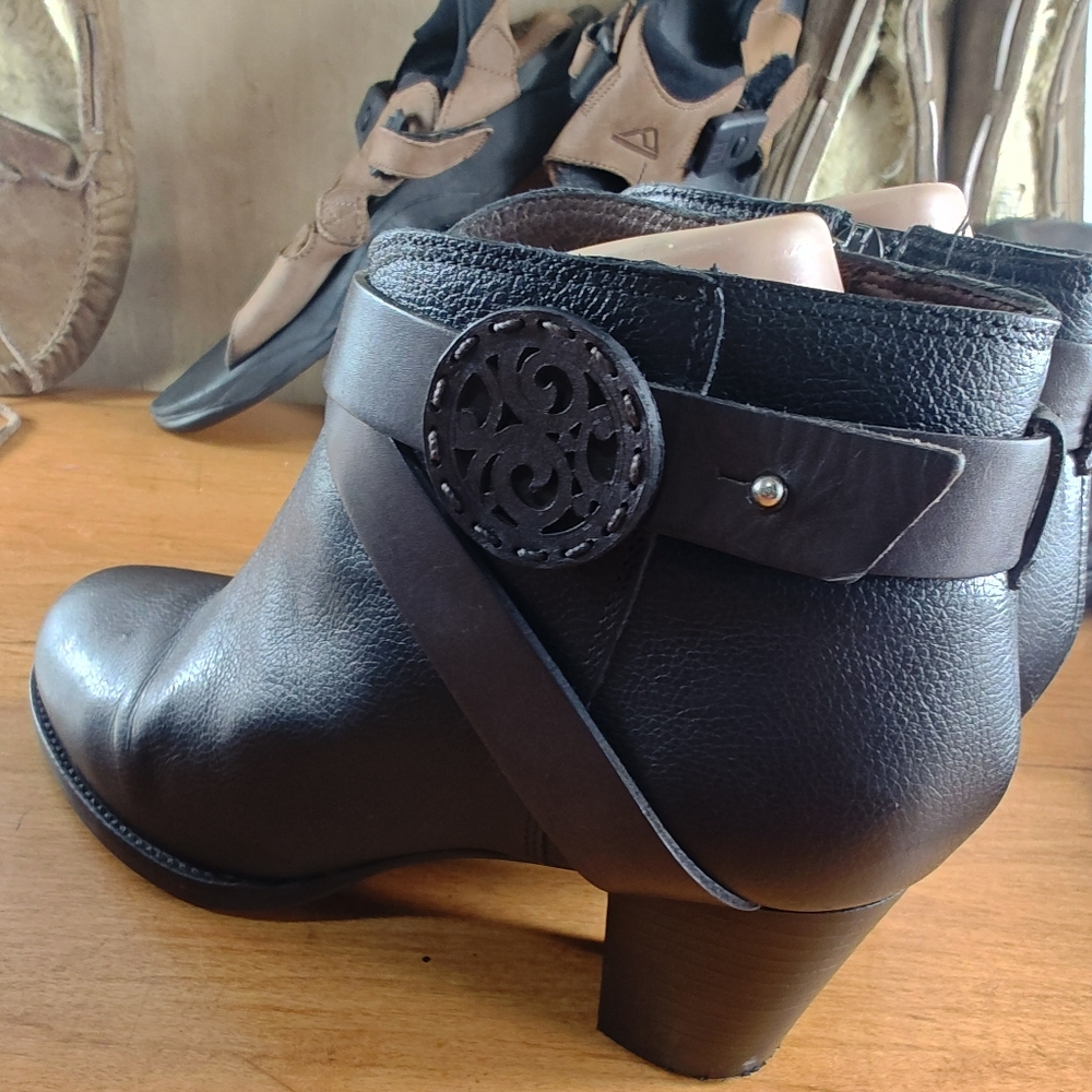 Brighton Gaucho Leather Ankle Boots Bootie Zip Strap Boho Women's Size 8M - Picture 10 of 16